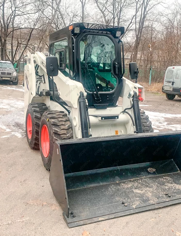 Мини-погрузчик Lonking CDM312 с китайским двигателем