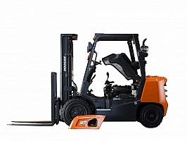Автопогрузчик Doosan NX - вид слева с открытым капотом