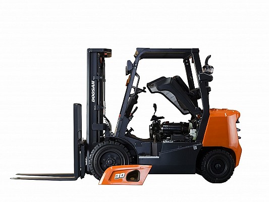 Автопогрузчик Doosan NX - вид слева с открытым капотом