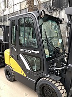 жесткая кабина для погрузчика Doosan D30: вид спереди