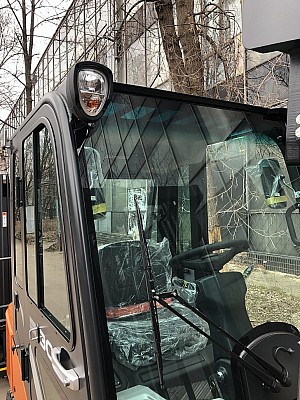 кабина для погрузчика Doosan D30: стеклоочистители лобового стекла