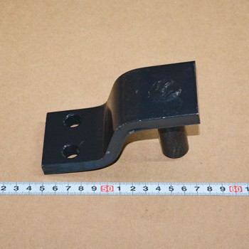 Палец С Кронштейном На Рулевой Цилиндр D582482 Doosan