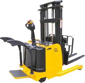 Штабелер самоходный 1,5 т 5,5 м XILIN CQDH15A-II с раздвижными вилами и противовесом, с платформой