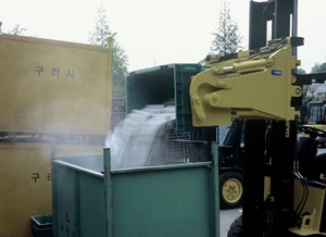 Захват для опорожнения бочек и контейнеров Mo Doo