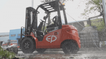 Вилочный электропогрузчик EP EFL303S 3 т 80/230 В/Ач