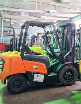Вилочный дизельный автопогрузчик DOOSAN D30NX