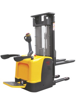 Штабелер самоходный 1,5 т 4,5 м XILIN CDDK15-III Li-ion 24/225 В/Ач, с платформой