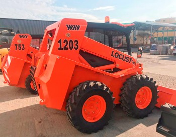 Мини-погрузчик LOCUST L1203